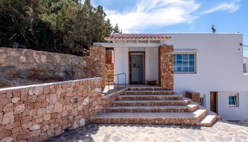 Resa estates Ibiza san Jose te koop villa main entrance.jpg